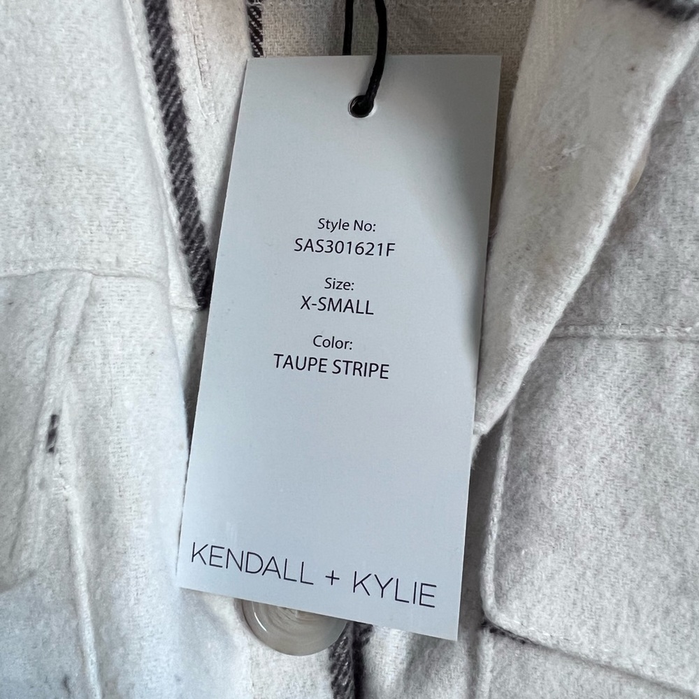 Nwt Shacket - image 4